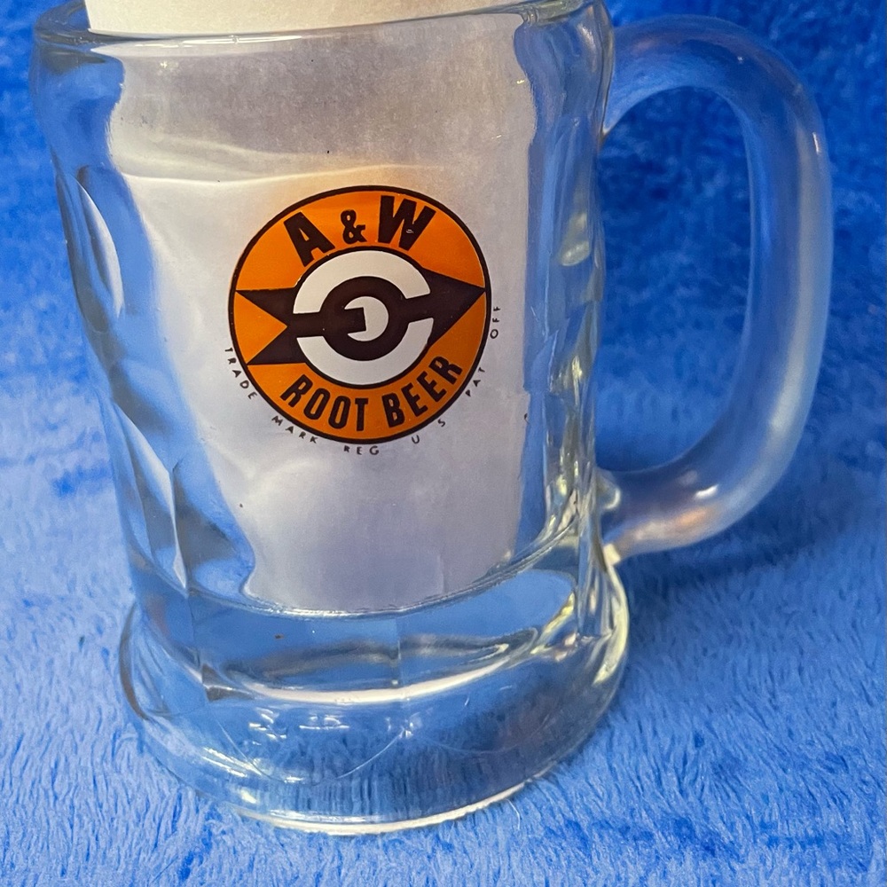VINTAGE A&W ROOT BEAR CLEAR GLASS MUG.